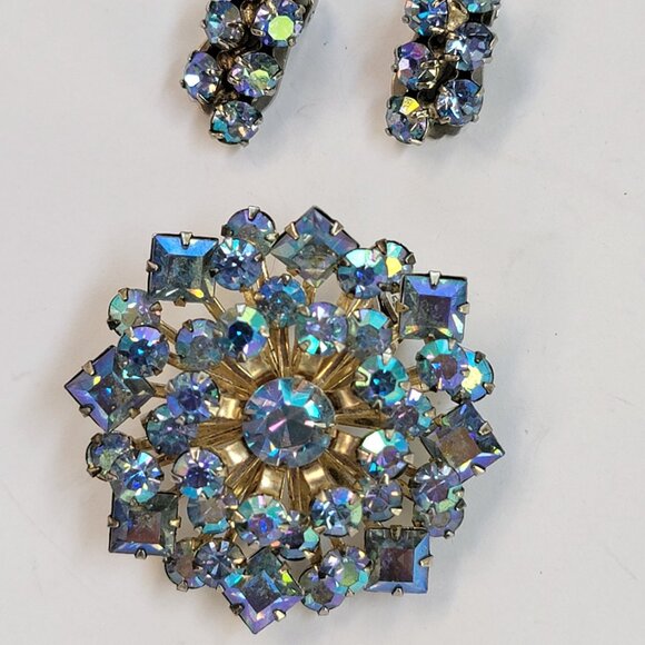 Vintage Triad Blue Aurora Borealis Rhinestone Brooch and Clip-on Earring Set - Picture 7 of 10